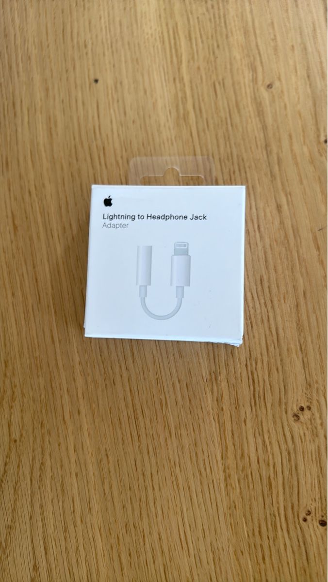 Apple Unità & Adattatore: Apple Lightning to Headphone Jack Adapter - Brand New – Nuovo (secondo la descrizione) da Speicher venduto da Nabendu
