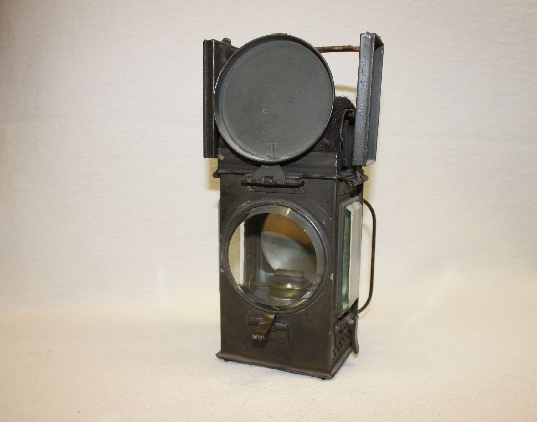 Lampade: Antike Öl - Blendlaterne, Handlaterne  Ca. um 1900 – Usato da Thun venduto da Amye