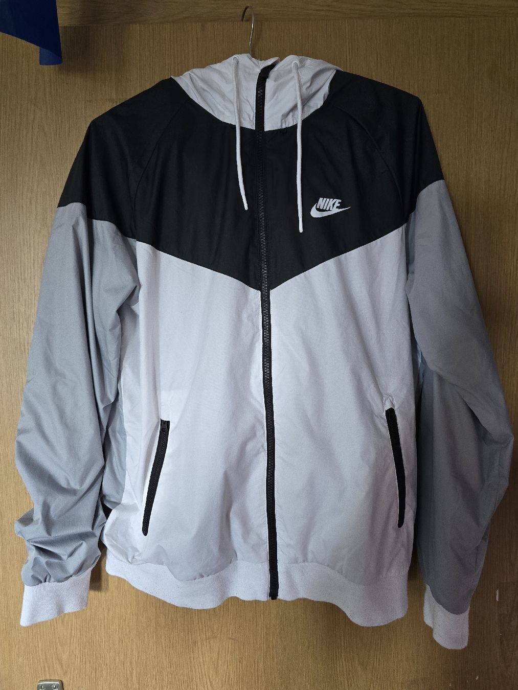 Nike Giacche: Neuwertige Nike Regenjacke – Nuovo (secondo la descrizione) da Bronschhofen venduto da dvnb