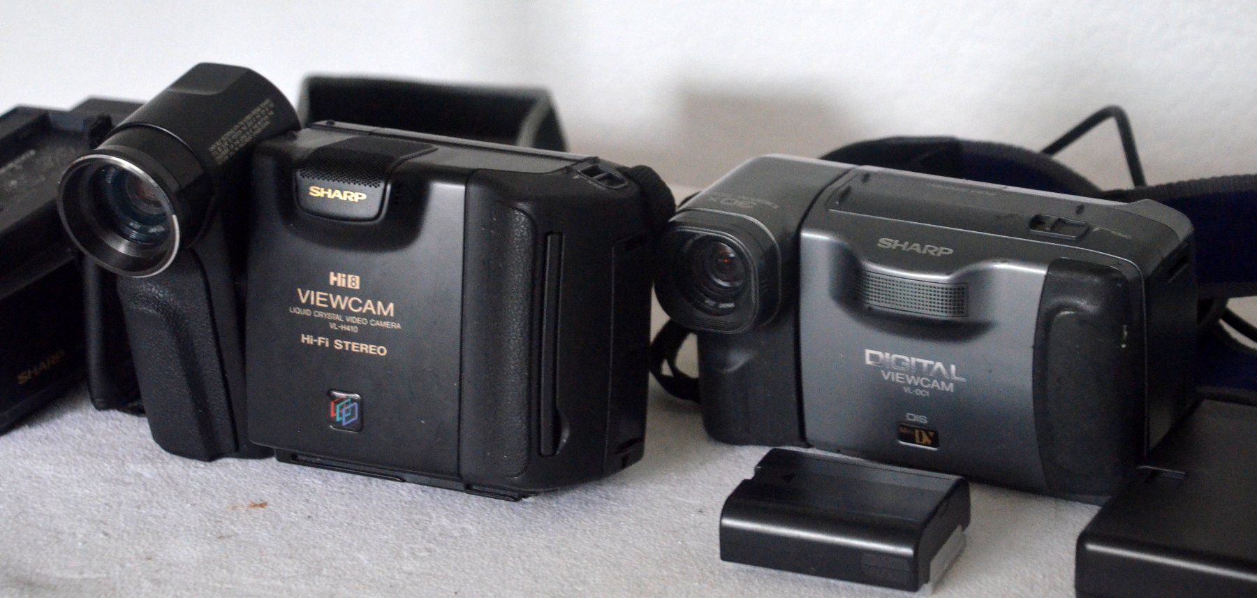 Sharp Videocamere: Sharp  Hi8  + MiniDV  Camcorder / caméscope – Nuovo e nell'imballaggio originale da Collonges venduto da arashee 2