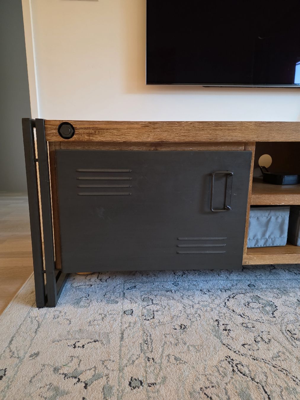 TV Möbel: TV stand (pickup Asap) – Gebraucht aus Zürich von Dani.M6 3