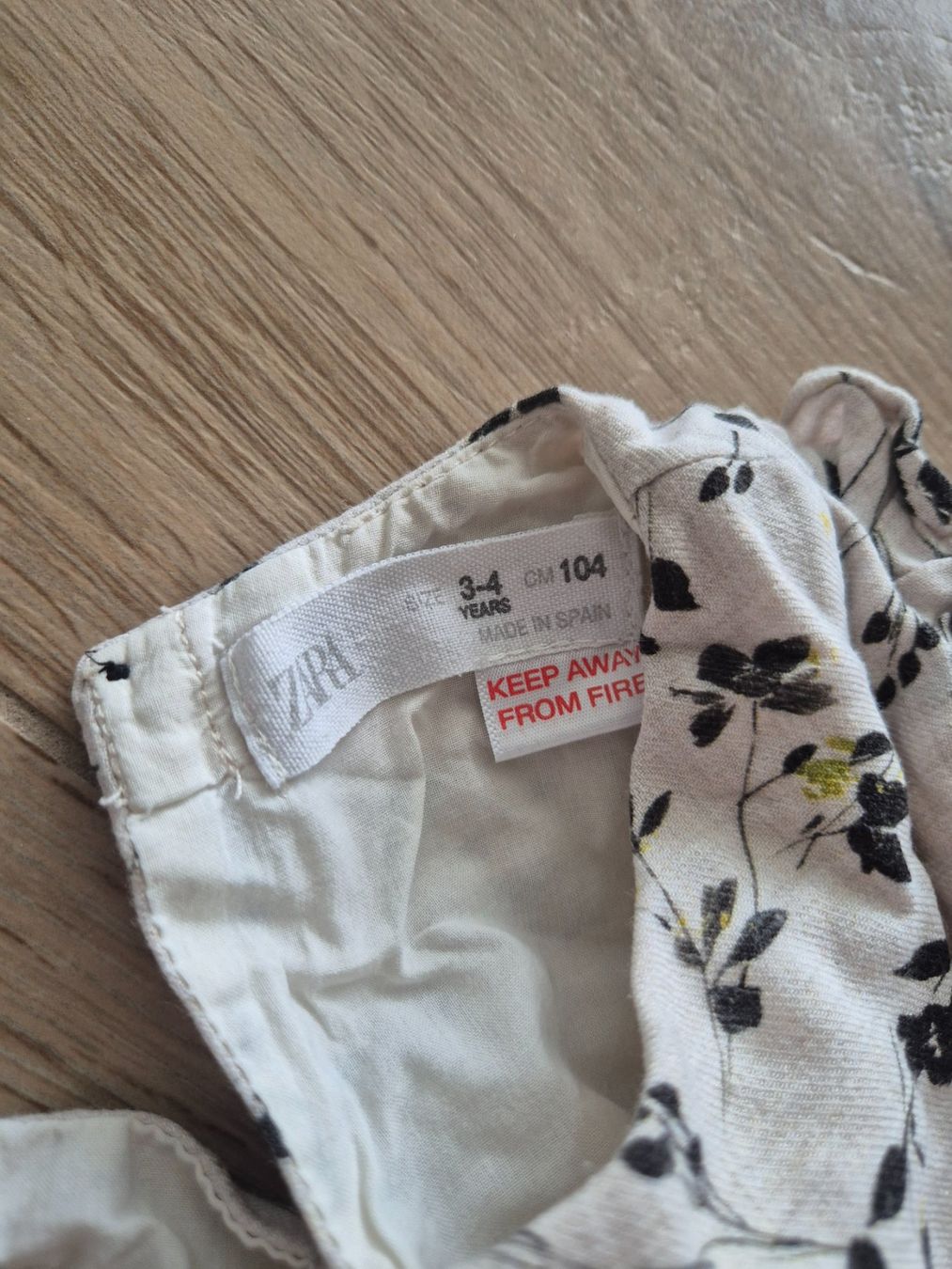 Zara Vestiti & Gonne: Zara Kleid mit Blumenmuster, Grösse 104 – Usato da Wohlen AG venduto da dim_rg9y 2