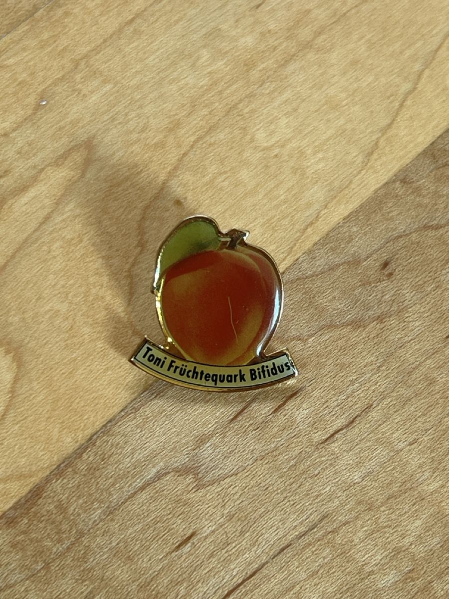 Placchette & Badge: Toni Früchtequark Bifidus PIN – Usato da Ottenbach venduto da siiinnaa_77
