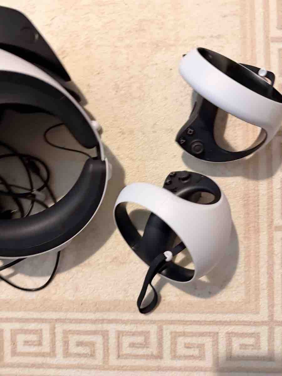 Sony Casco VR: PlayStation VR2 Headset mit zwei Controllern gebraucht – Usato da Kloten venduto da xhu_pmj7