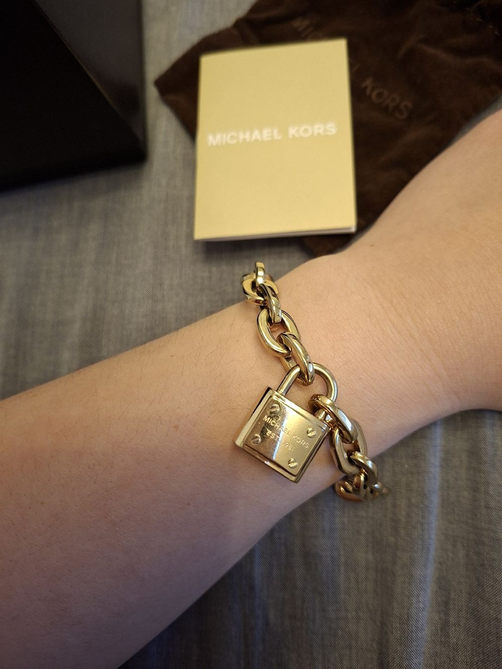 Michael Kors Armbänder & -reifen: Michael Kors Armband Gold – Neu (gemäss Beschreibung) aus Winterthur von Ausmisten2026 2