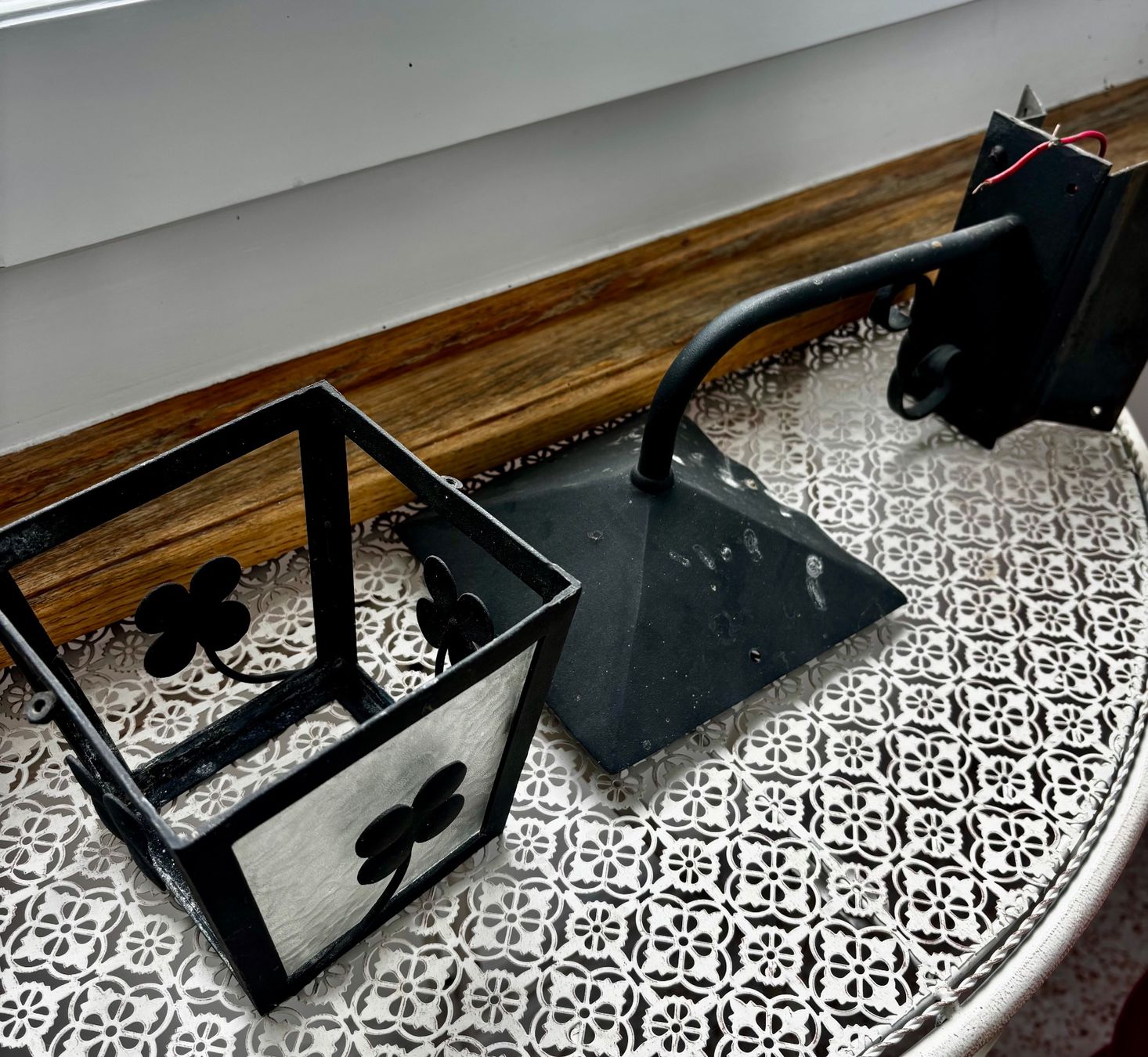 Lampen: Vintage Wandlampe Aussenbereich – Defekt aus Zürich von Letzi-Kiosk 1