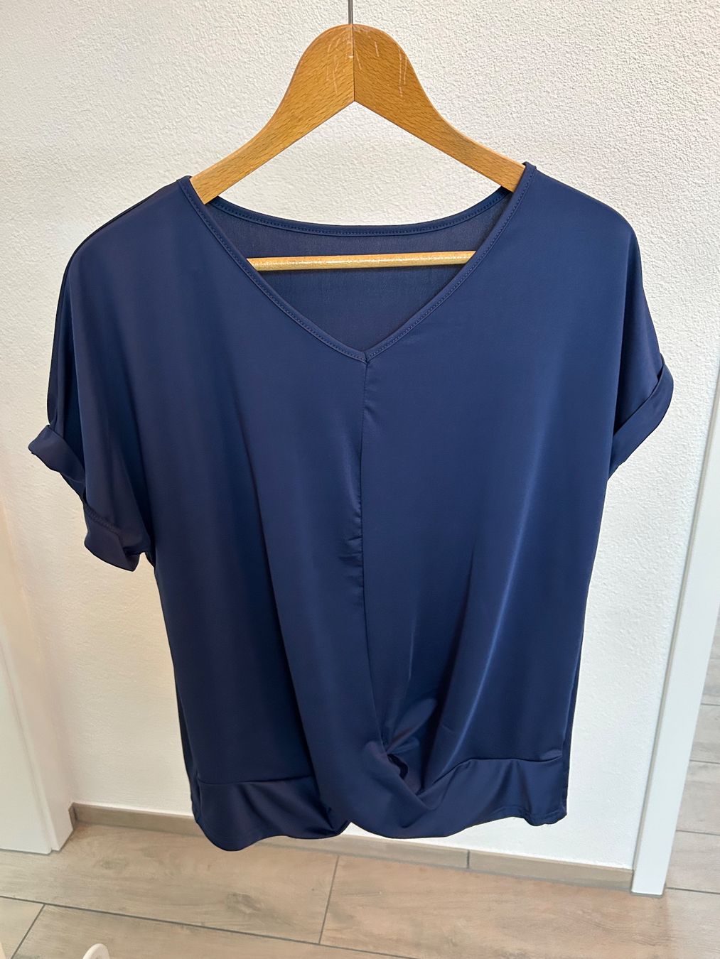 T-shirt: Damen Bluse/T Shirt neu – Usato da Kleindöttingen venduto da Demon4