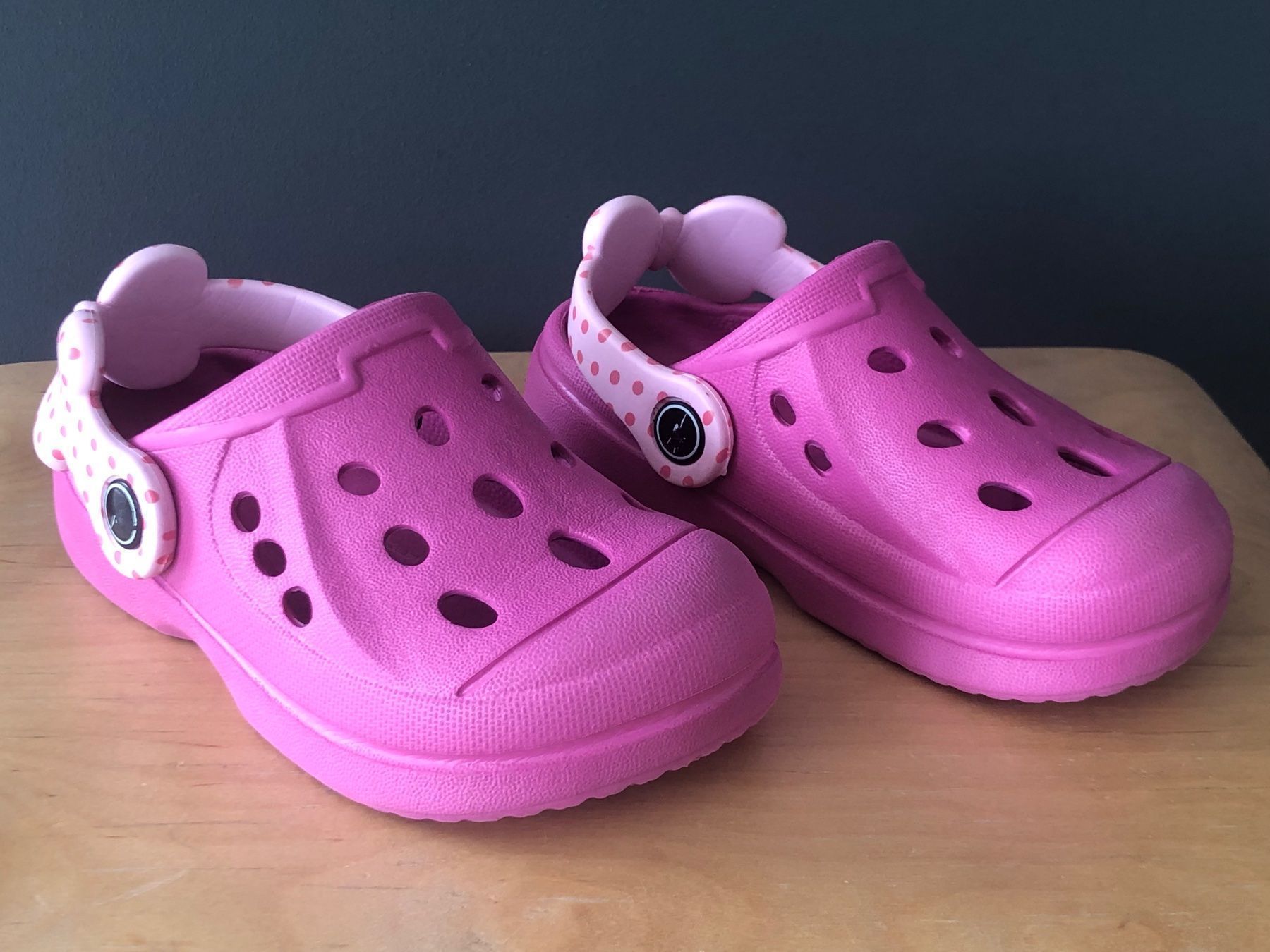 Scarpe per ragazze: Clogs, pink, Gr. 24 – Usato da Kloten venduto da Codewarrior 1