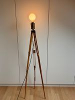Vintage Stativ-Stehlampe aus Holz – Industrial Design