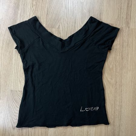 Schwarzes Shirt mit Strass "Love"