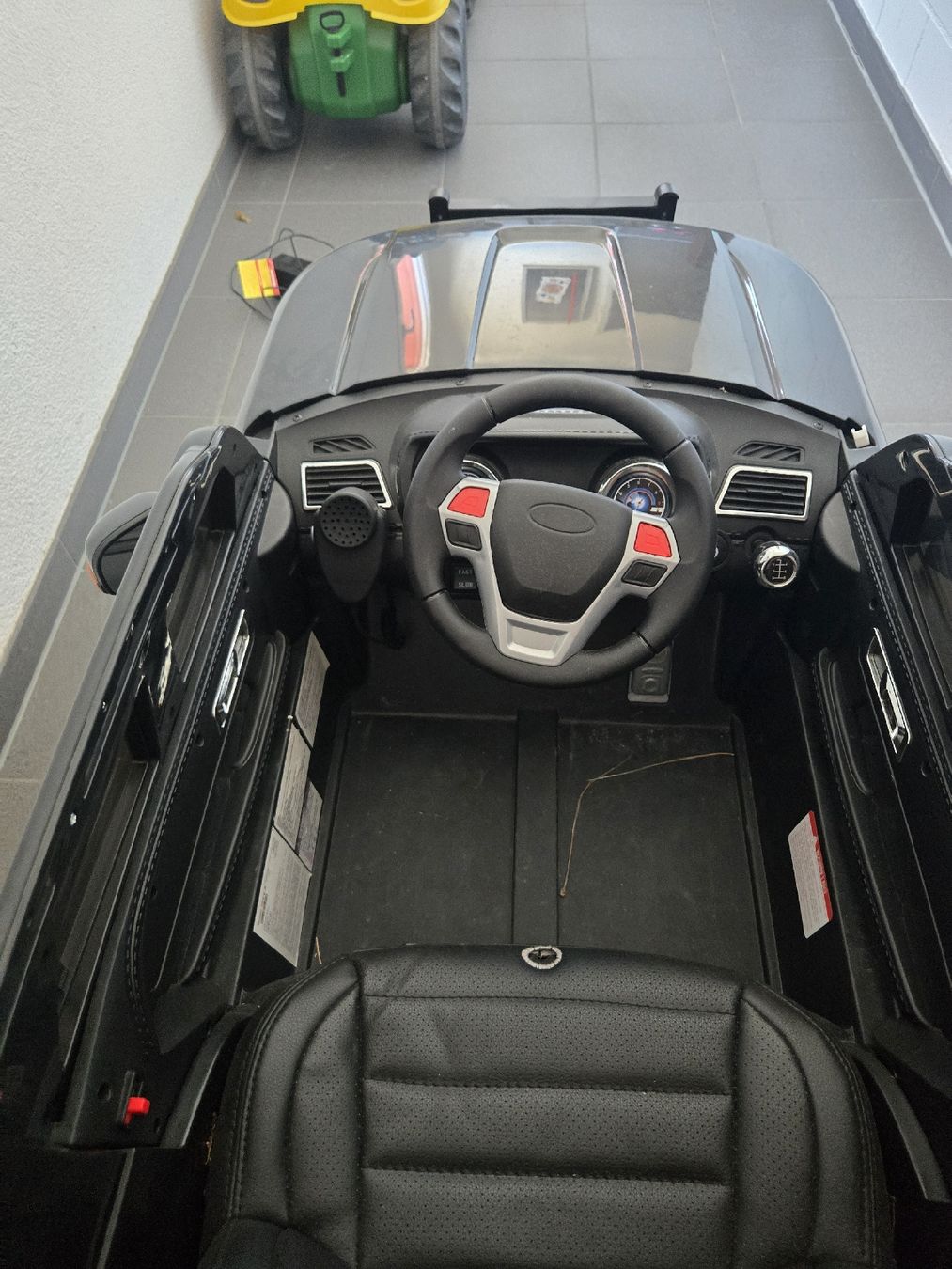 Veicoli per bambini: Kinder Elektroauto Polizei Ford Explorer, Schwarz – Usato da Rüthi (Rheintal) venduto da Racletteman 2