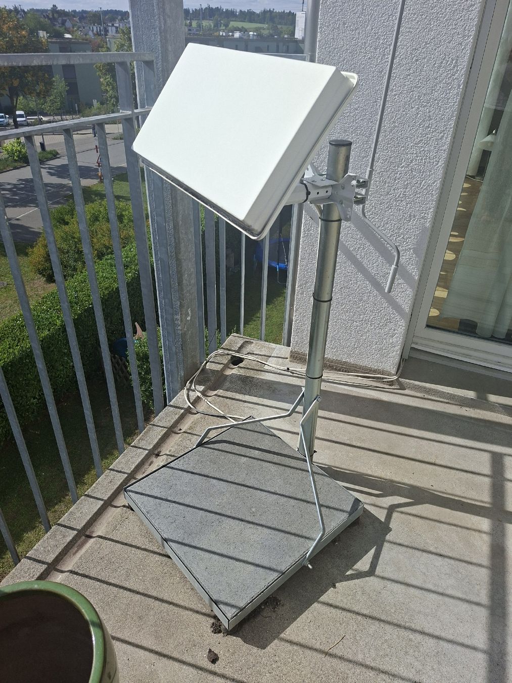 Parabola satellitare: SELFSAT Flat Sateliten Antenne mit 2 Anschlüssen – Usato da Brüttisellen venduto da Tekla05