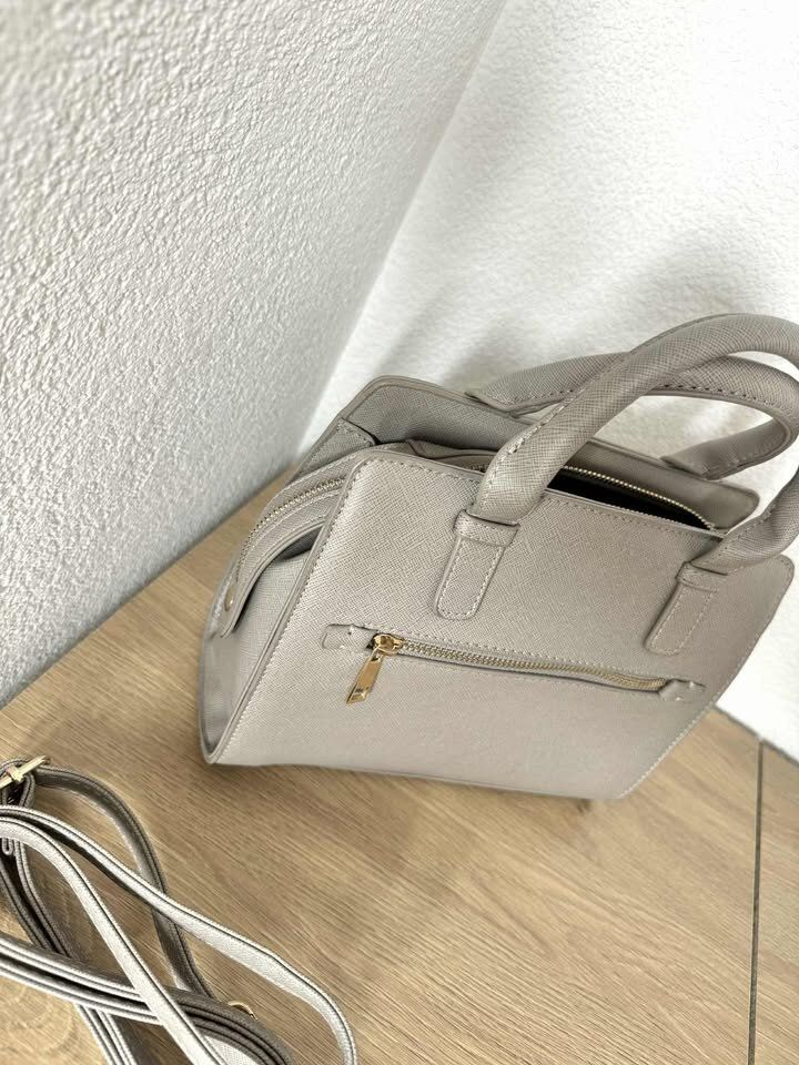 Borse da donna: neue khaki graue Handtasche – Nuovo e nell'imballaggio originale da Wil SG venduto da ale_x2zk 1
