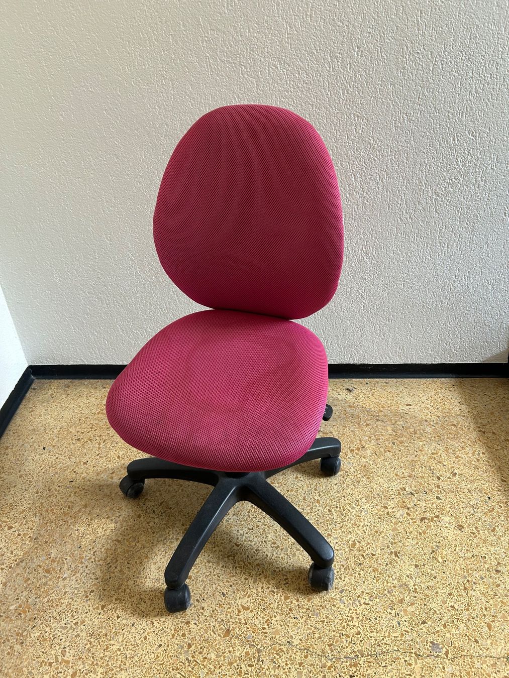 Conforama Chaises: Kinderbürostuhl – D'occasion à Wabern par belka72