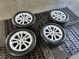 4 roues Toyota 205/60R16 92V 5x114.3 idéal été