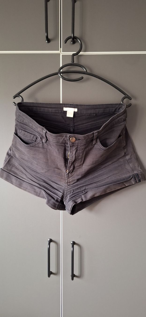 H&M Hosen: H&M Jeansshorts – Gebraucht aus Luzern von annina.staehli