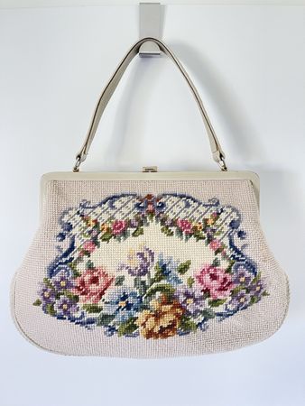 Sac à main vintage brodé motif floral