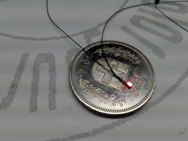 Componenti elettronici: LED SMD 0805 rot, verkabelt, 1Stk – Nuovo (secondo la descrizione) da Luzern venduto da Salefactory