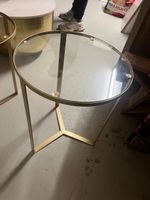 2x Elegante Goldene Beistelltischlis mit Glasplatte, Top!