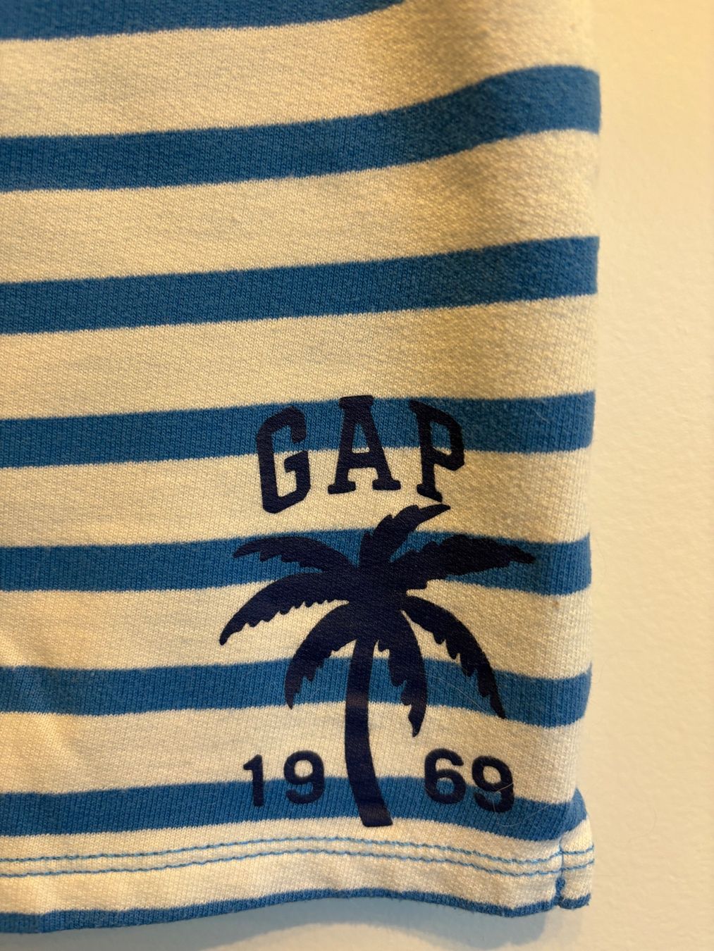 Gap Hosen: 💙 Short GAP rayé bleu blanc taille 168 – Gebraucht aus Lausanne von ine_6c2m 1