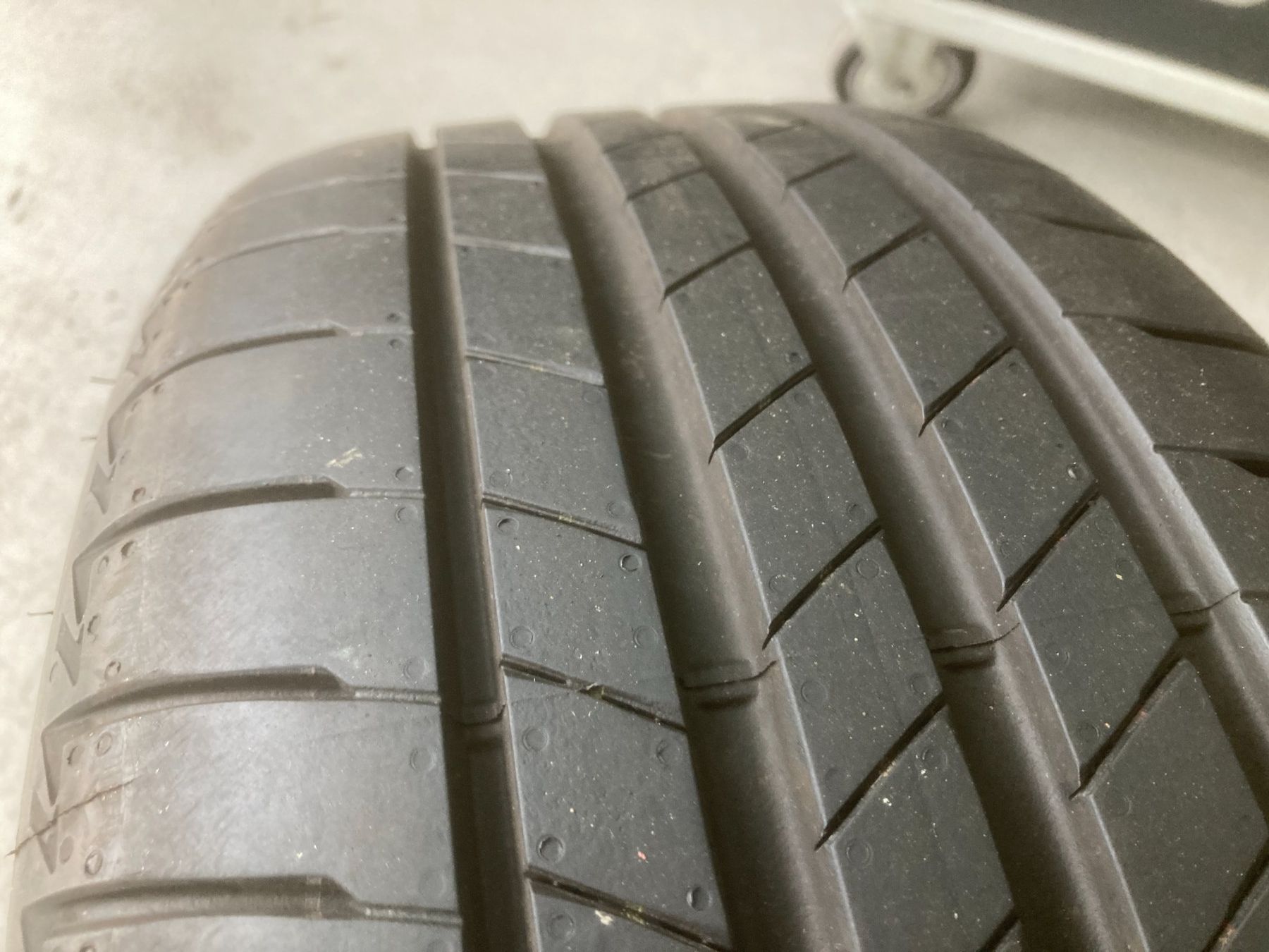 Bridgestone Pneus & Kompletträder: 225/45R17 Sommerpneu Bridgestone – Gebraucht aus Cham von WB2223 5