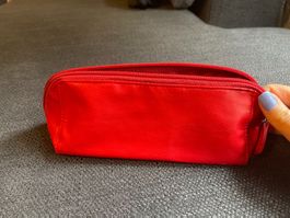 Astuccio penne o cosmetici rosso marca Elizabeth Arden