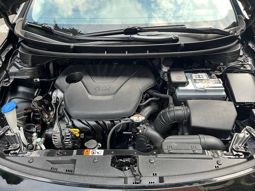 Hyundai Automobili: HYUNDAI i30 1.6 GDI Premium – Usato da Lugano venduto da kon_6kmj 3