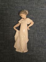 NAO Porzellanfigur Mädchen Kleid Spitze