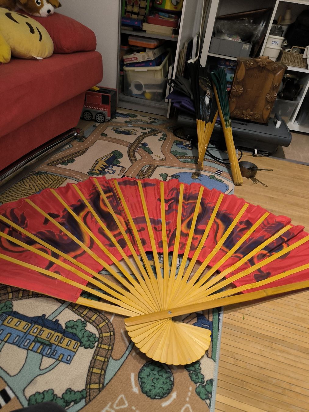 Tutte le decorazioni: Dekorativer Fächer mit Drachenmotiv, gross – Usato da Zürich venduto da protea59 2