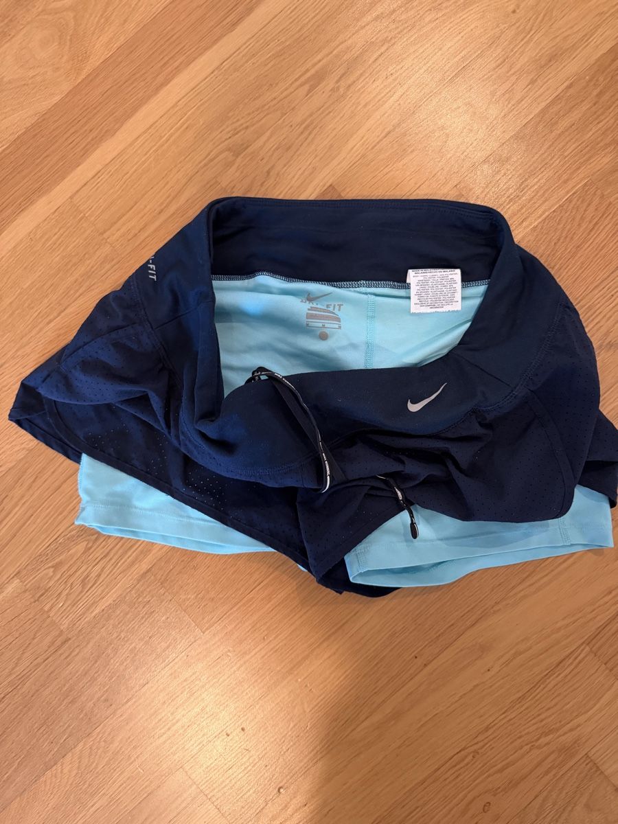 Nike Hosen: Nike Sporthose – Gebraucht aus Zürich von nweimy 2