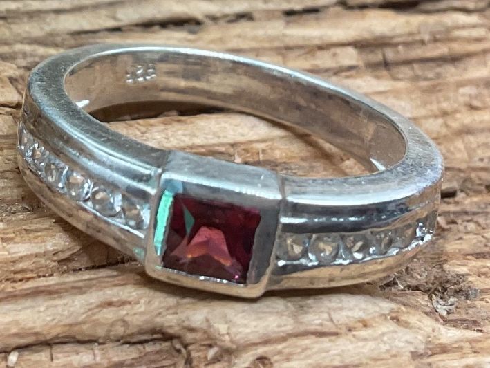Ringe: Silberring mit Rhodolith und Zirkonia, Gr. 54.5 – Neu (gemäss Beschreibung) aus Luzern von S.Kern01
