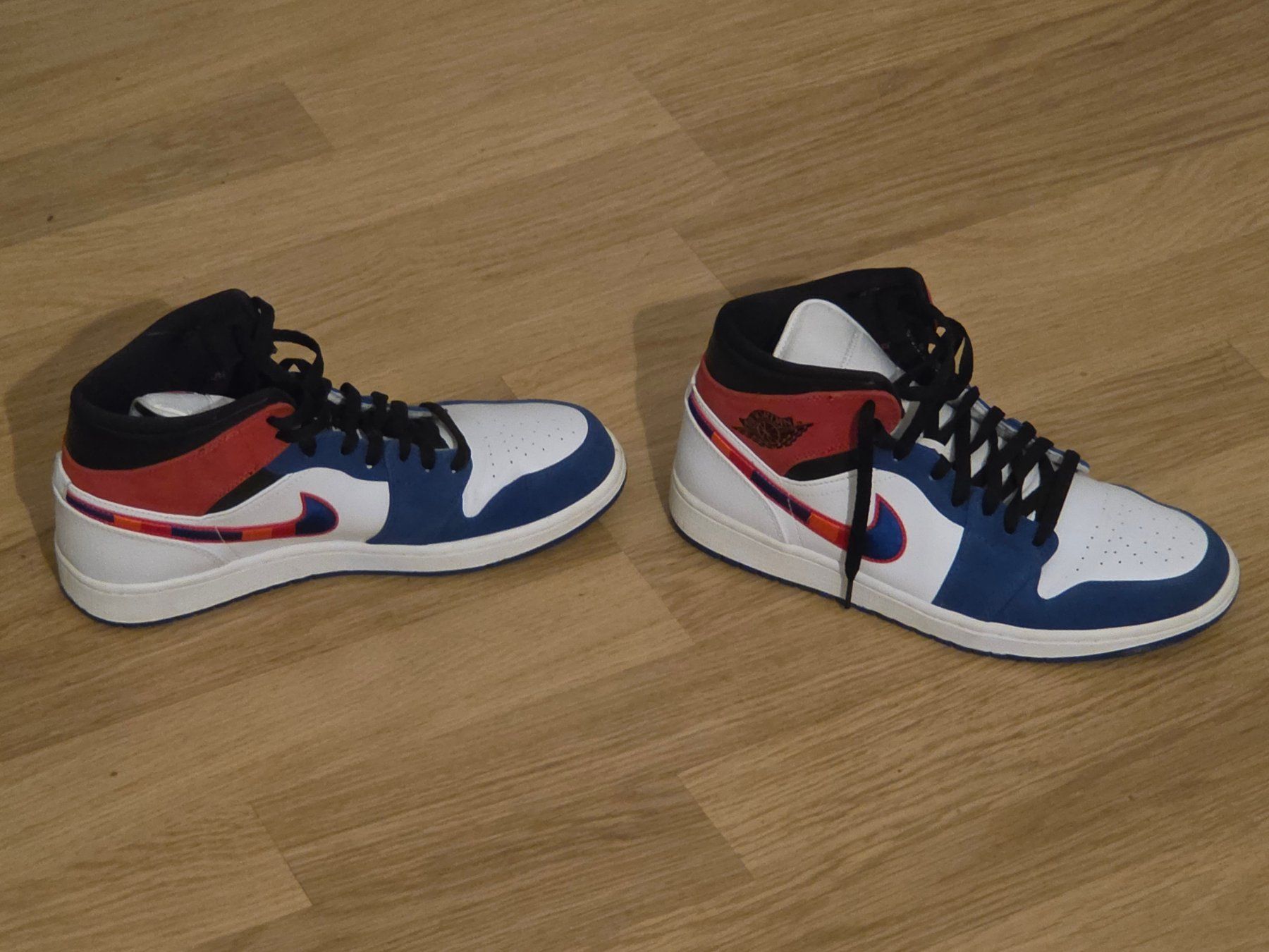 Jordan Scarpe da uomo: Jordan 1 Mid Multi-Color Swoosh – Usato da Yverdon-les-bains venduto da z_vtl1 1