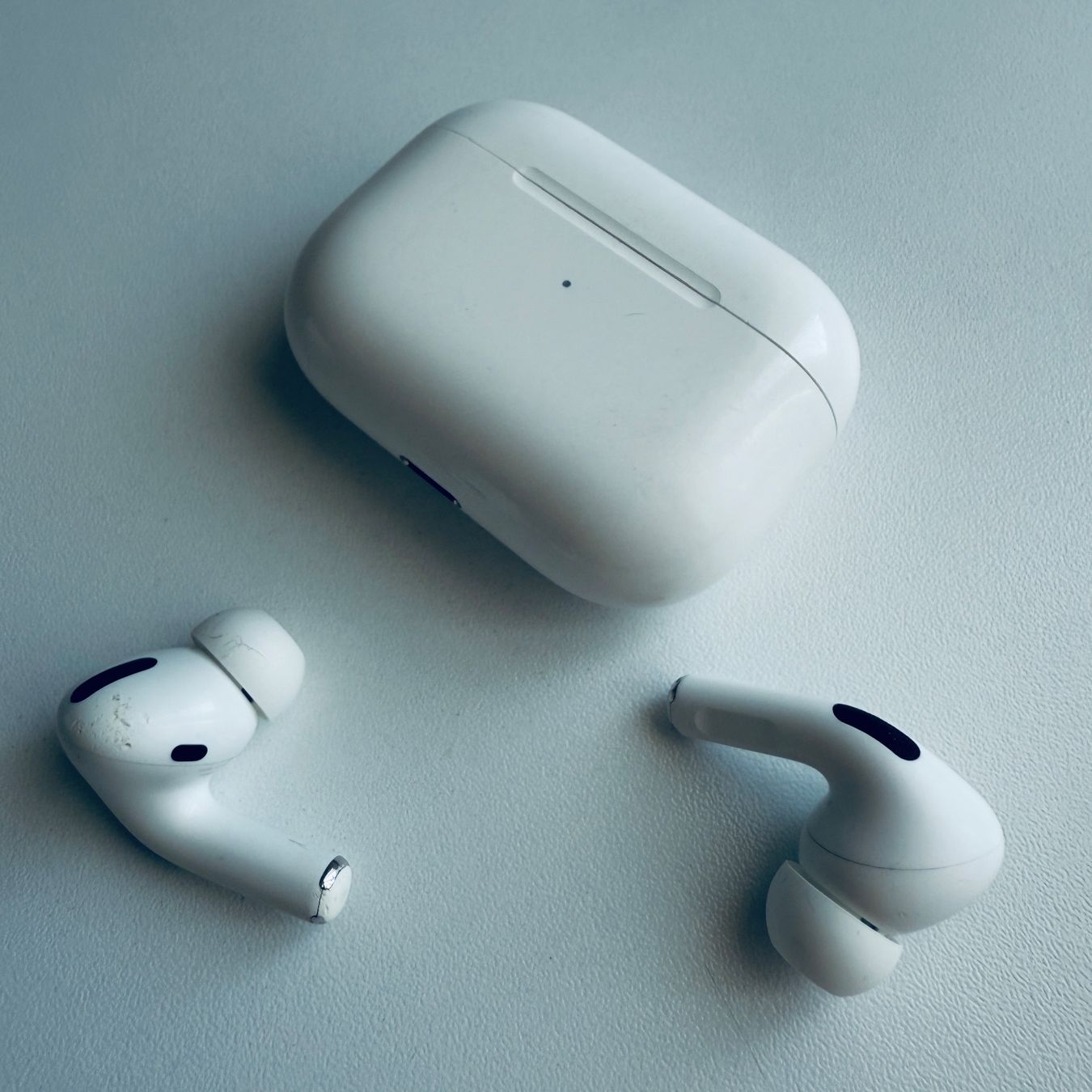 Apple Cuffie: Original Apple AirPods Pro 1 Gen. Wireless Case – Usato da Basel venduto da MY.AIRPODS.SHOP 3
