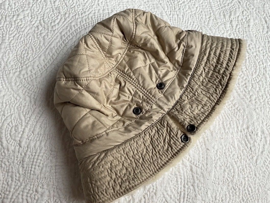 Ugg Copricapi, berretti & cappellini: UGG Quilted Bucket Hat, Wintermütze – Nuovo (secondo la descrizione) da Basel venduto da ememilil 1