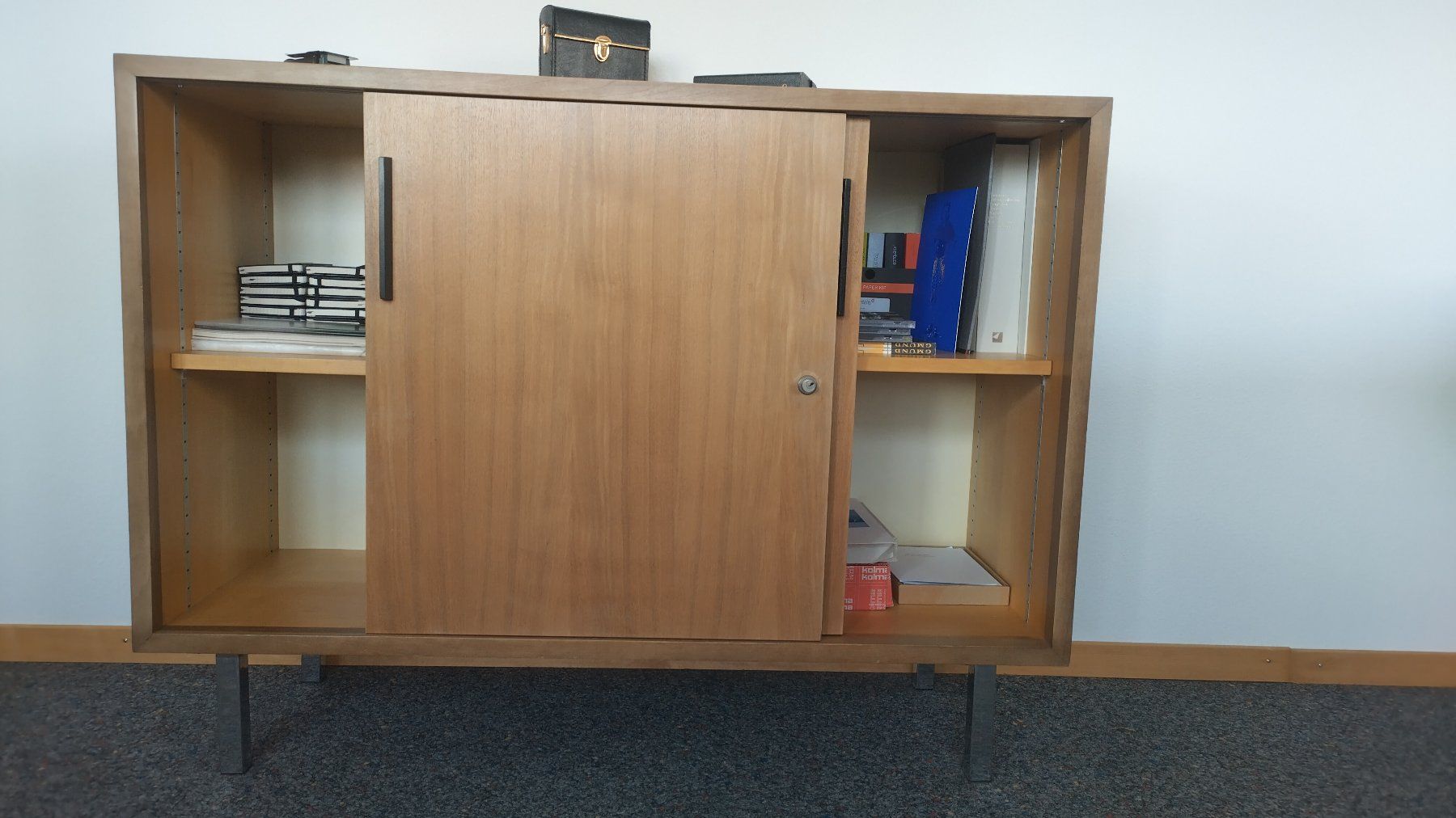 Cassettiere: Sideboard aus Holz mit Schiebetüren – Usato da Zollikerberg venduto da Alasaka2013 6