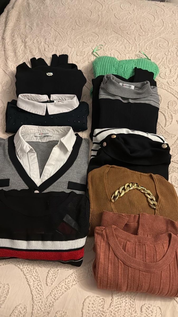 Lots de vêtements: Lot de 8 pulls femme mixte🍂 – D'occasion à La Chaux de fonds par car_f9yg