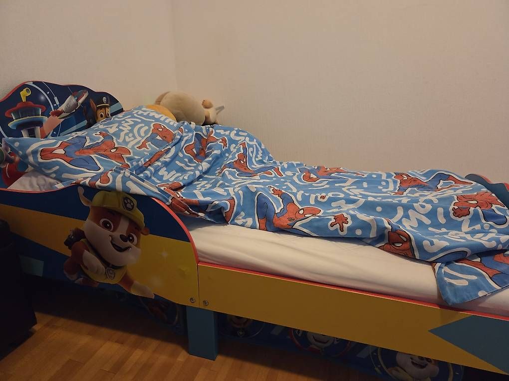 Lits: Lit enfant, matelas et couette comme neufs  – D'occasion à Blonay par col_m5hl
