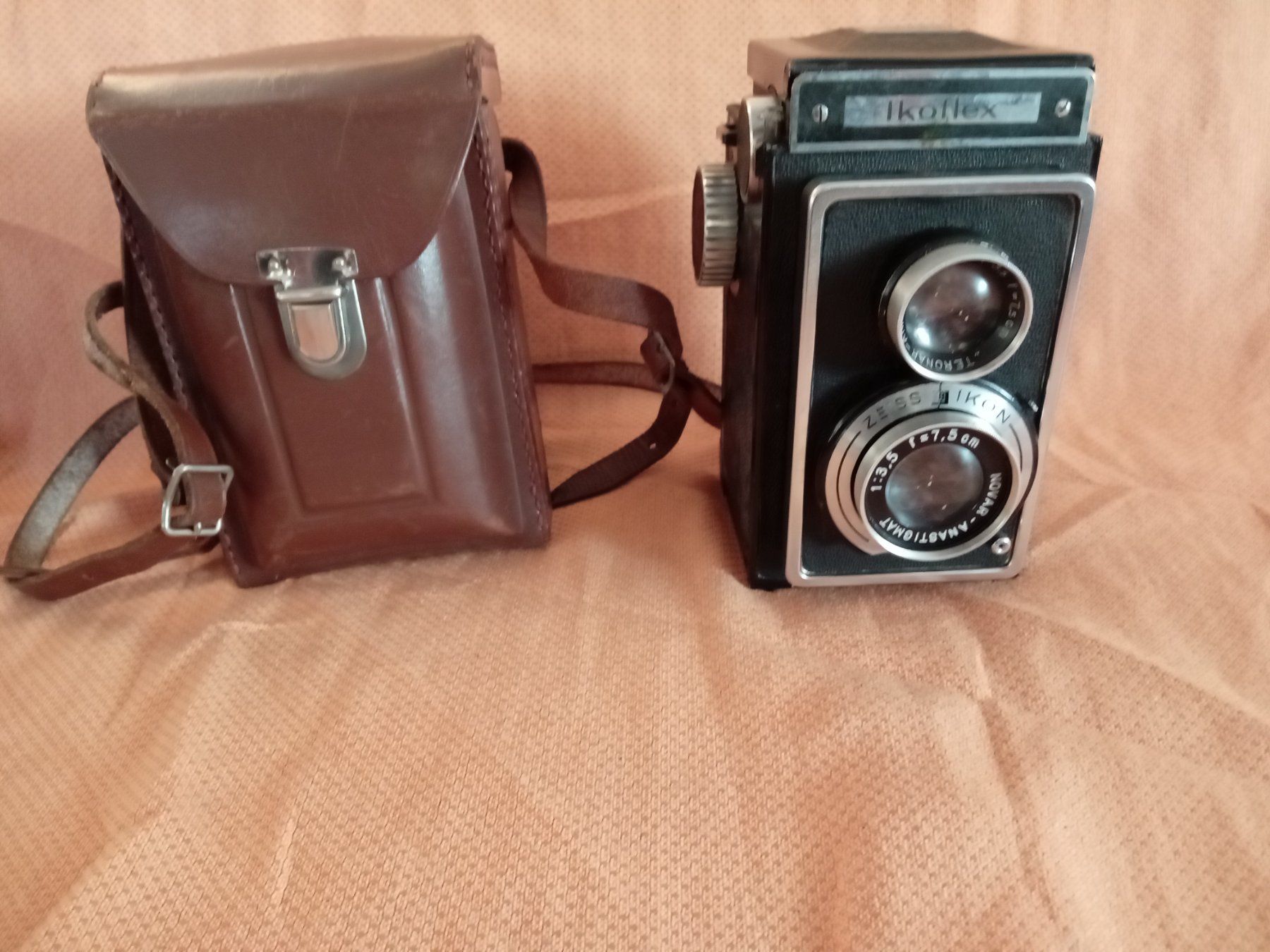 Zeiss Fotocamera: ZEISS IKON IKOFLEX I . – Usato da Biel / bienne venduto da Sarouch9 2