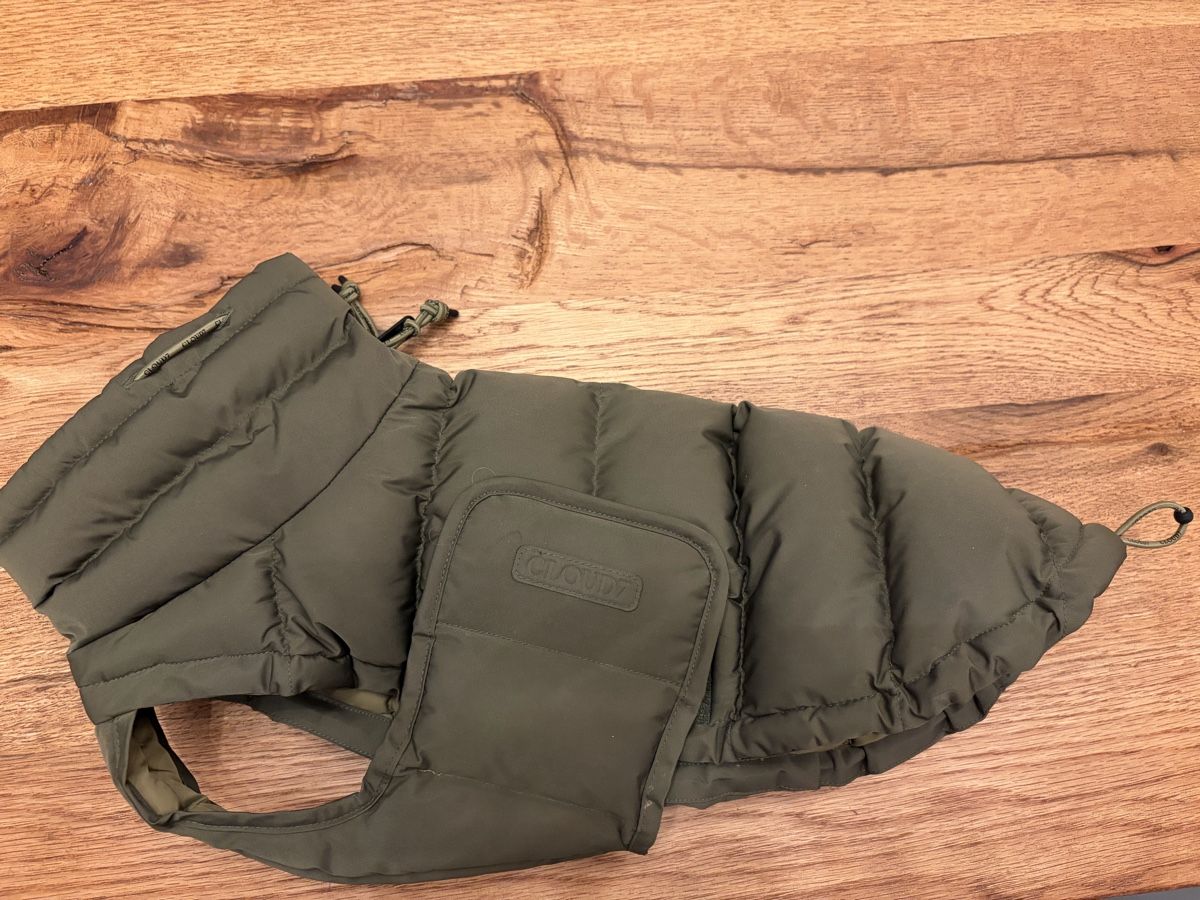 Cloud7 Abbigliamento: Cloud7 Hundemantel Alaska Light Olive, Große 3 – Nuovo (secondo la descrizione) da Pfaeffikon SZ venduto da ber_5zjw 5