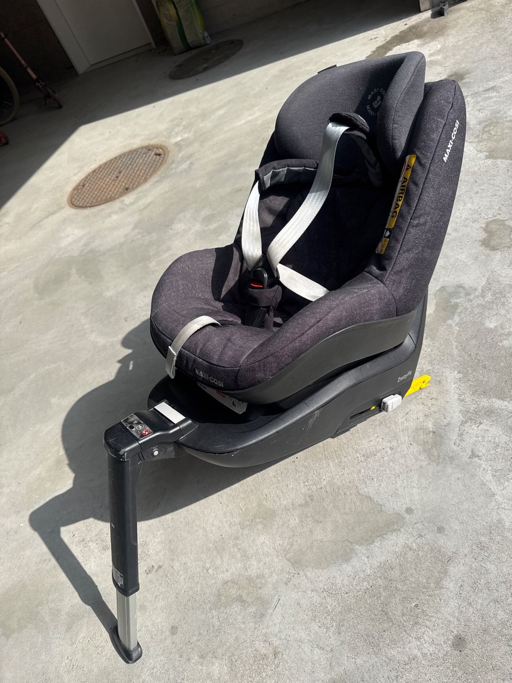 Maxi-Cosi Seggiolini per auto: Maxi-Cosi Babyschale mit Station, Isofix – Usato da Steinhausen venduto da GrosserTiger99 1