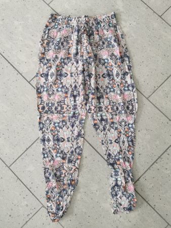 Bunte Stoffhose, Gr. S, One love