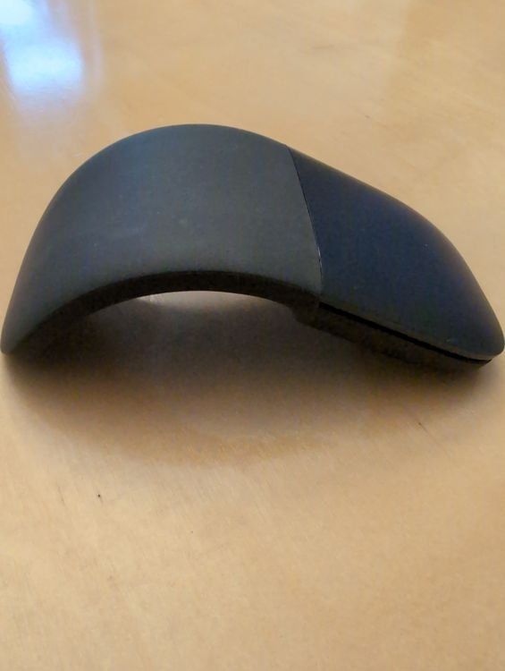 Microsoft Mouse: Microsoft Surface Arc Mouse (Bluetooth) – Schwarz – Usato da Bern venduto da vle_tj2g