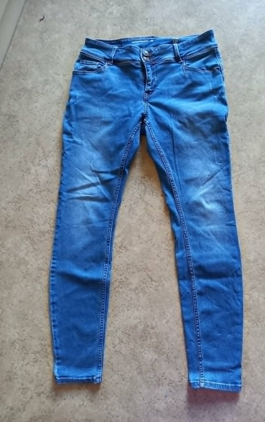 Jeans: Jeans Damen 2 Stck. blau Gr 42 – Usato da Möhlin venduto da Simba4871 1