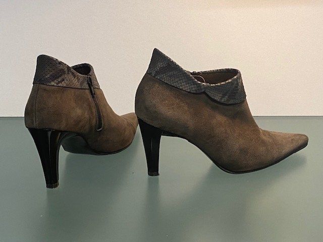 Scarpe da donna: Schicke Peter Kaiser Wildleder Stiefeletten Gr. 38 – Usato da Kreuzlingen venduto da Musikremo 1