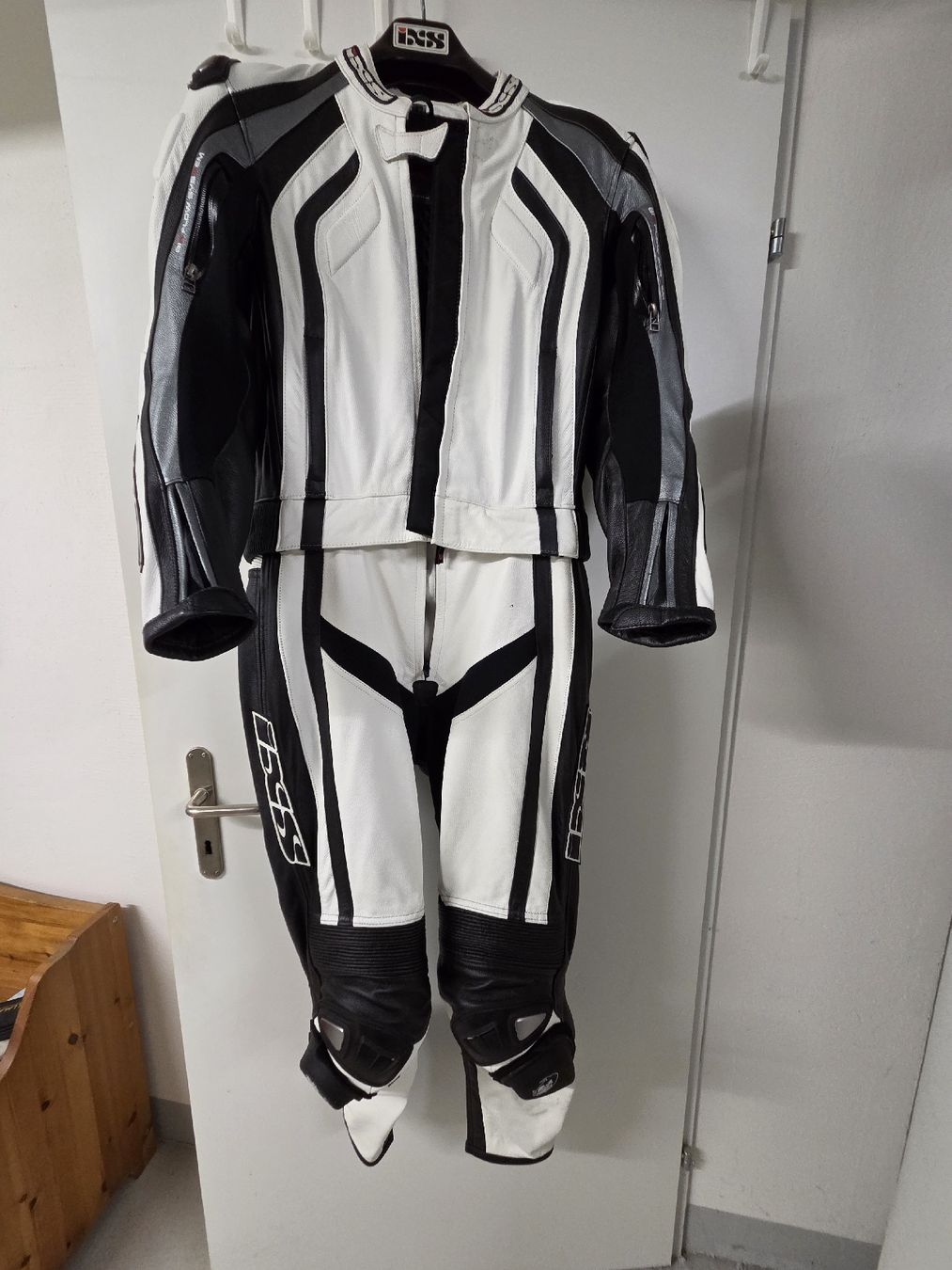 Completi & Tailleur: IXS- Damen- Lederkombi 2- teilig – Usato da Eglisau venduto da Dabu7