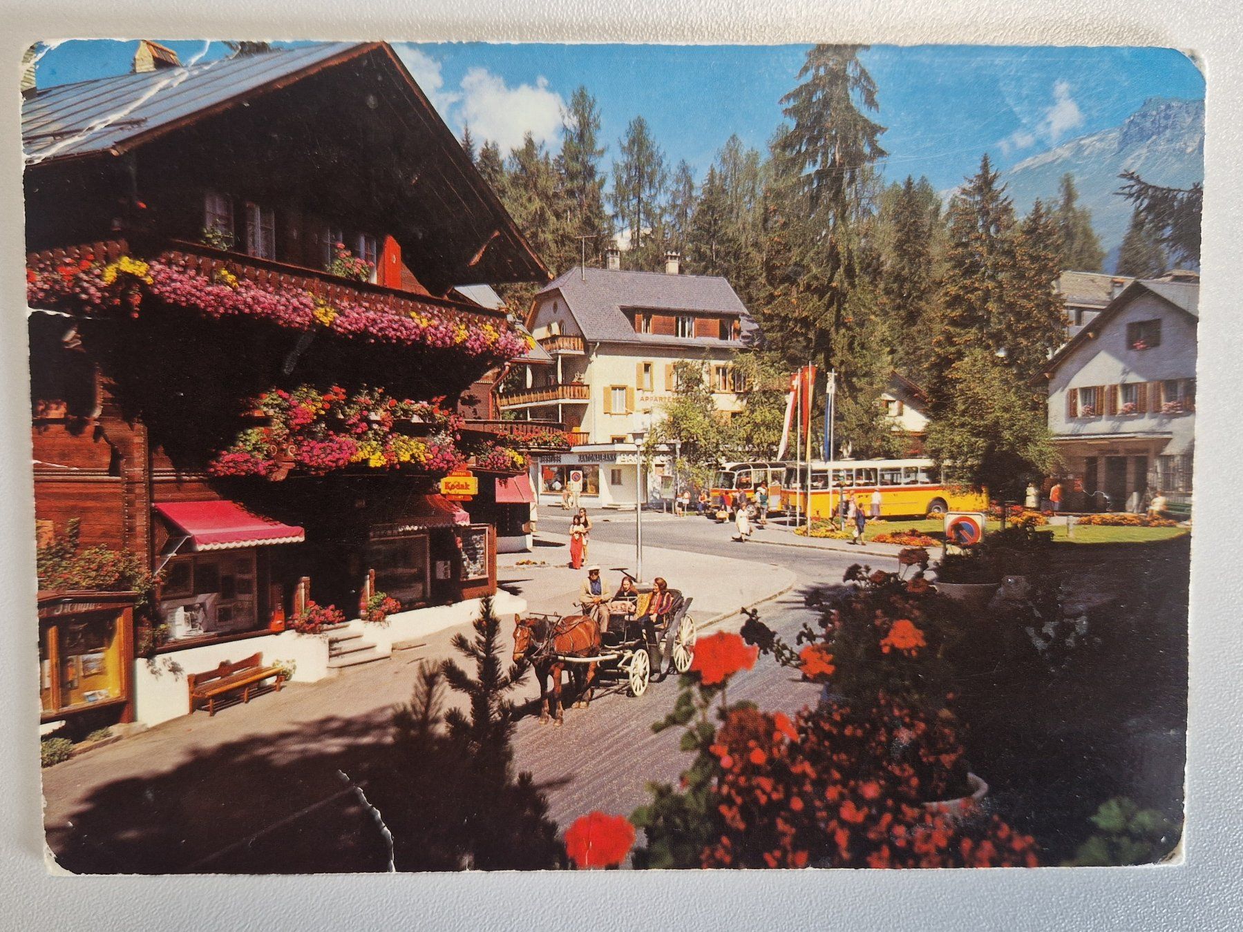 Cartoline postali: Flims-Waldhaus, Postplatz, Postautos – Usato da Melchnau venduto da Arthurius