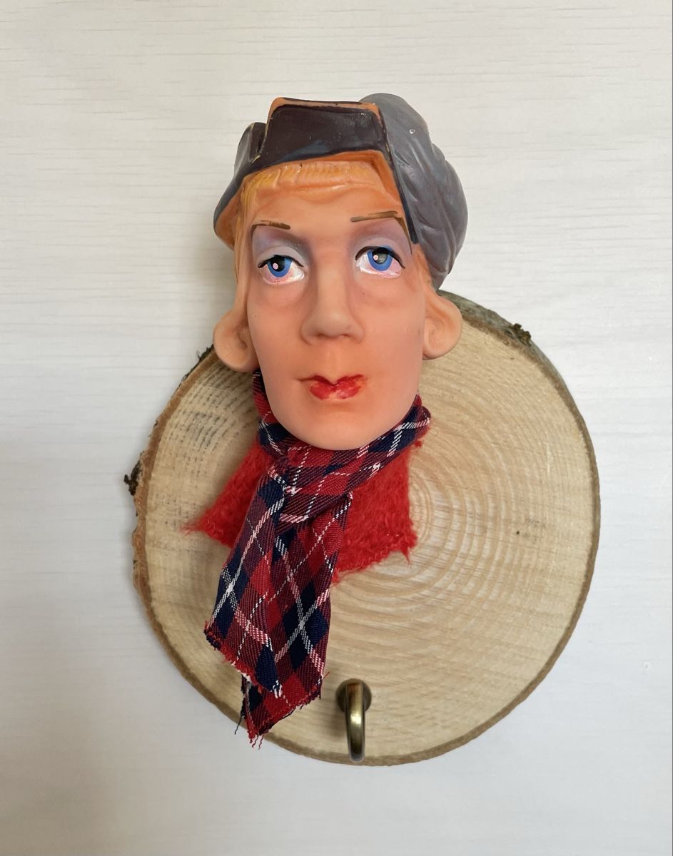 Porte manteau: Garderobe mit Kasperli Figur – D'occasion à Zürich par Refereefair 2