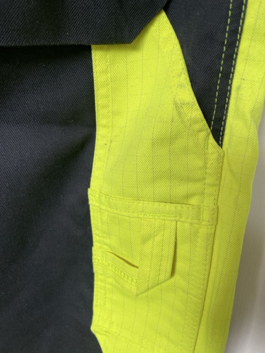 Helly Hansen Pantaloni: Helly Hansen Warnschutzhose Grösse C48 – Usato da Krattigen venduto da adi_9bfb 2