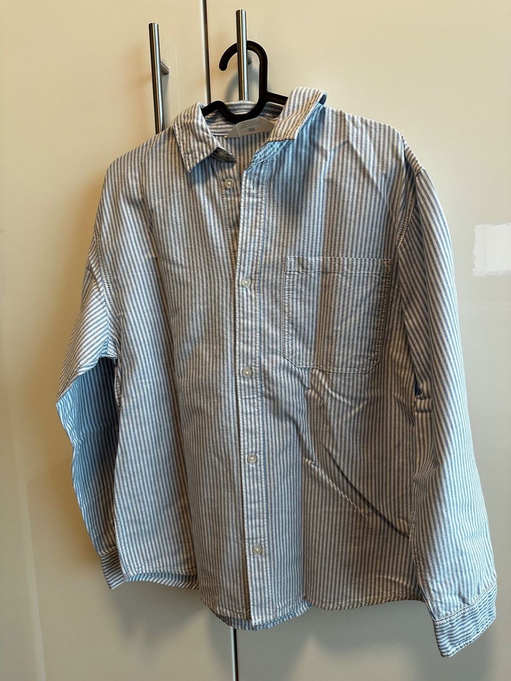 H&M Chemises, T-shirts & Polos: H&M Hemd weiss/blau Gr. 152 – D'occasion à Sissach par tapasu