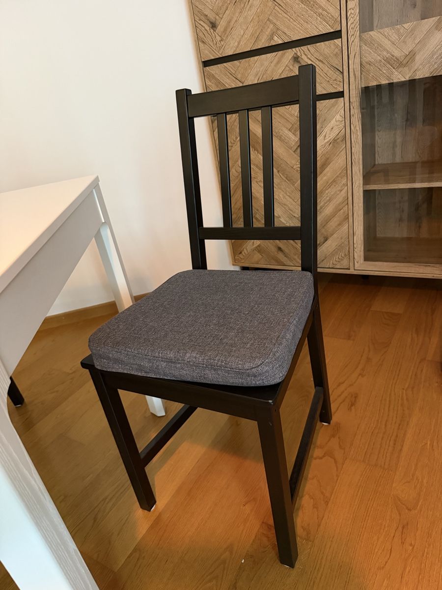 Ikea Set de table et chaises: Tisch mit 4 Stühlen – D'occasion à St. Gallen par chi_fw8w 1